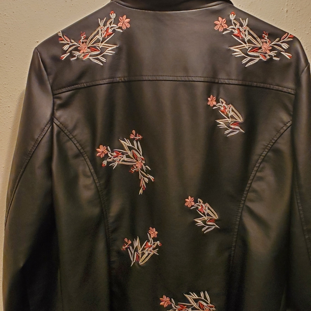 Clothes - Picture 15 of 17